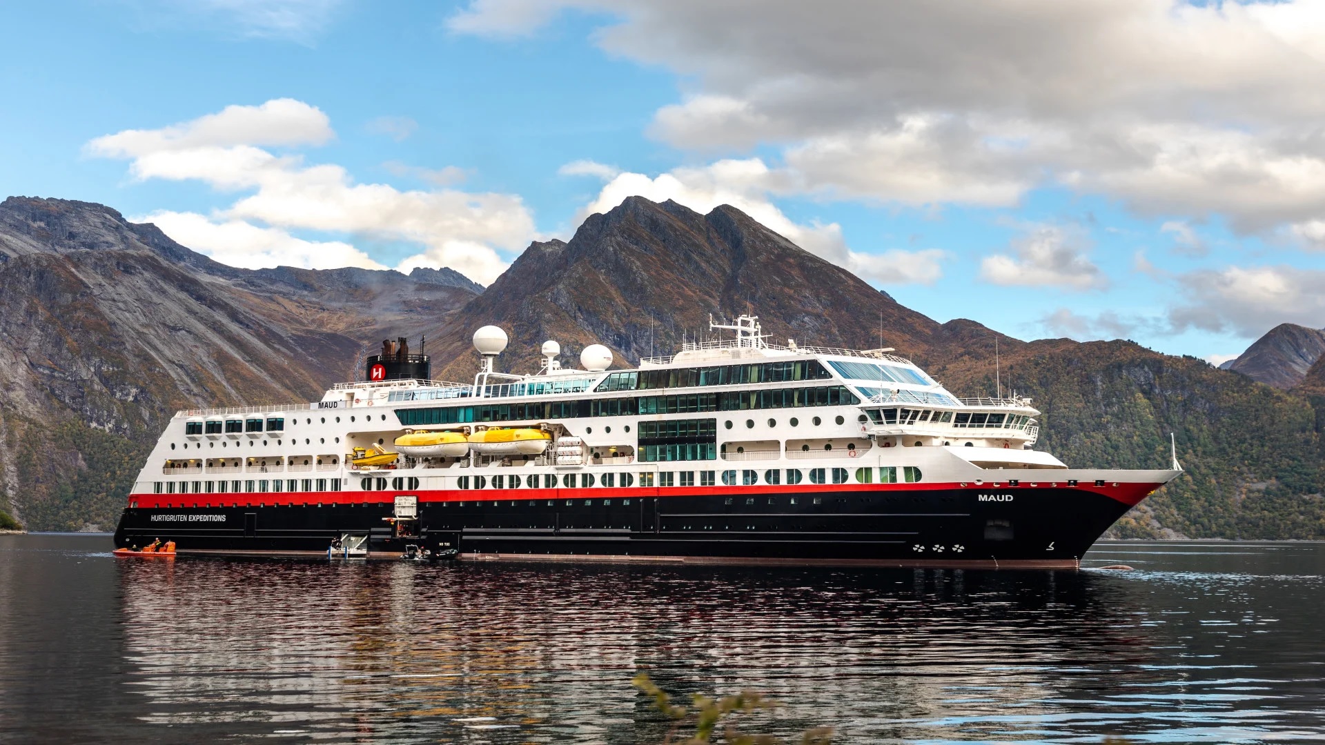 HURTIGRUTEN CRUCEROS FIORDOS NORUEGOS TROLLFJORD NORWAY CRUISES HURTIGRUTEN #Hurtigruten #NorwayFjords #FiordosNoruegos
